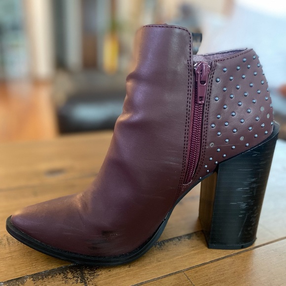 Justfab bootie. Burgundy . Worn. Edgy bootie. - Picture 4 of 6
